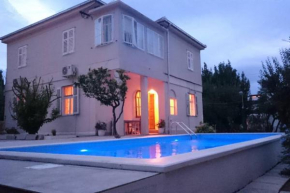 WELLNESS-SPORT OASIS WITH HEATED POOL -PARK FOREST